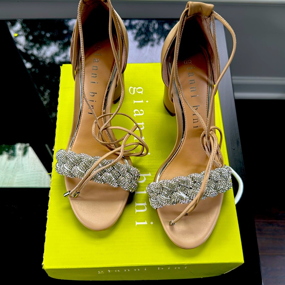 Brand new never worn Gianni bini stacked heel